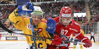 Davos' Chris Egli (links) gegen den Laker Nathan Vouardoux,