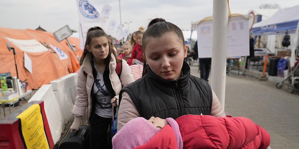Mehrere Millionen Ukrainerinnen und Ukrainer flüchten vor dem Krieg. Laut Unicef-Angaben sind darunter auch zwei Millionen Kinder. Foto: Sergei Grits/AP/dpa