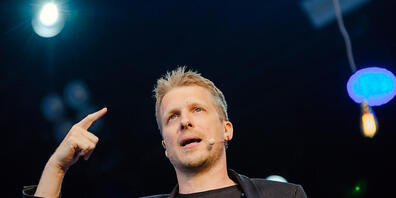 ARCHIV - Der Comedian Oliver Pocher wurde am Wochenende bei einem Boxkampf attackiert. Nun fordert Burkhard Benecken ein neues Gesetz, um solch eine Tat besser ahnden zu können. Foto: Ole Spata/dpa