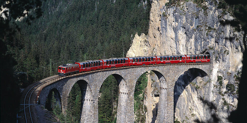 Der neue Verein will das RhB-Landwasserviadukt als "Wahrzeichen Graubündens" positionieren und Wertschöpfung in der Region generieren. (Archivbild)