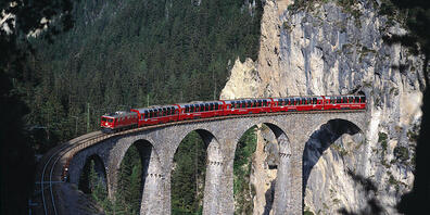 Der neue Verein will das RhB-Landwasserviadukt als "Wahrzeichen Graubündens" positionieren und Wertschöpfung in der Region generieren. (Archivbild)