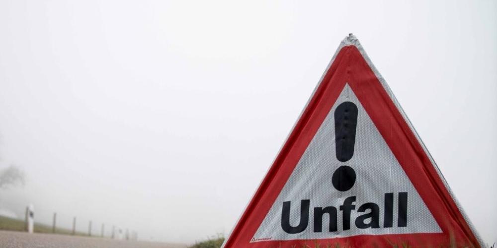 Weshalb es auf der Gegenfahrbahn zum Zusammenstoss des Mofafahrers mit einem Auto in Oberriet kam, war am Mittwoch nicht klar. (Symbolbild)
