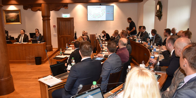 Nach einer Interpellation aus dem Kantonsrat sollen Gemeinden und Bezirke mehr Zeit haben, an den Kanton Antworten zu liefern.