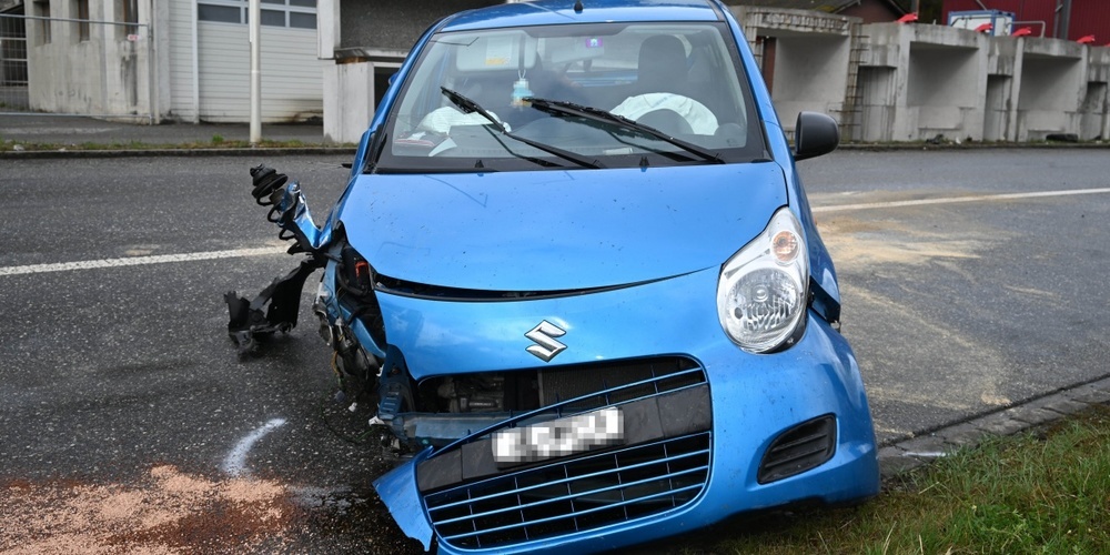 Die Verunfallte musste vom Rettungsdienst ins Spital gebracht werden.