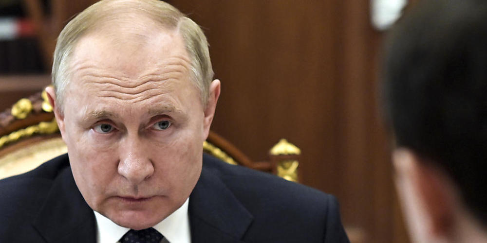 HANDOUT - Die russische Regierung rund um den Präsidenten Wladimir Putin hat Einreiseverbote gegen führende Vertreter der Europäischen Union verhängt. Foto: Mikhail Klimentyev/Pool Sputnik Kremlin/AP/dpa - ACHTUNG: Nur zur redaktionellen Verwendun...