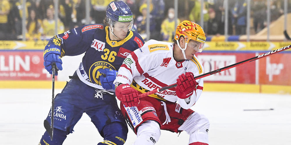 Der Davoser Simon Knak (links) gegen Nando Eggenberger, den Topscorer der Lakers.