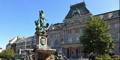 Bald prangt das Globus-Logo am ehemaligen UBS-Gebäude