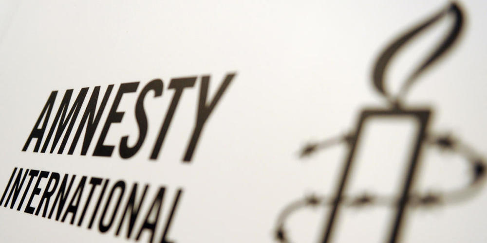 ARCHIV - Logo von Amnesty International. Foto: Britta Pedersen/dpa-Zentralbild/dpa