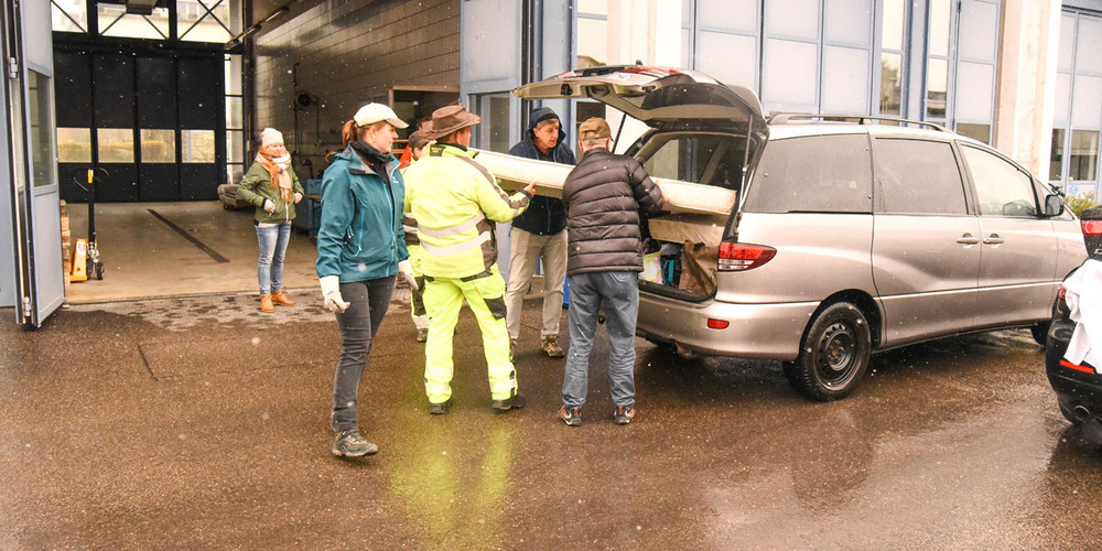 Betten, Stühle und vieles andere mehr: Im Werkhof in Rapperswil nehmen die Mitarbeitenden dias Mobiliar entgegen.