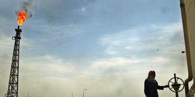 Eine Ölraffinerie bei Basra im Süden Iraks. (Archivbild)