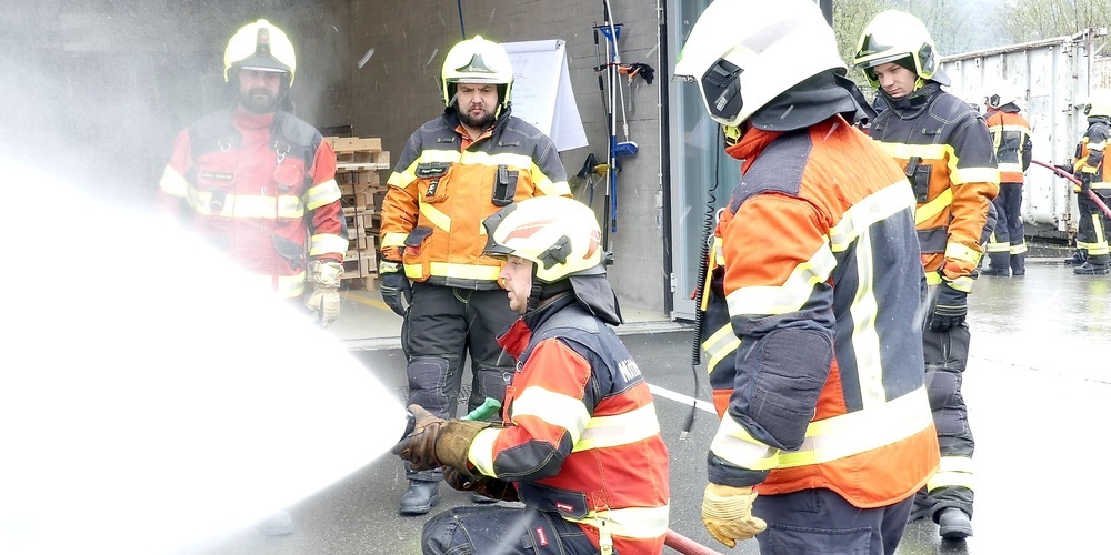 Unter fachkundiger Leitung wurden neue Spritztechniken erprobt