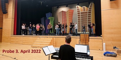 Erste Probe im Fürstenlandsaal für das Broadway-Musical "How to Succeed in Business Without Really Trying".