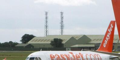 Britische Fluggesellschaften wie Easyjet oder British Airways müssen wegen einer Vielzahl an Corona-Erkrankungen beim Personal Flüge absagen.(Archivbild)