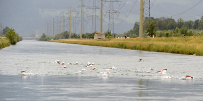 Ungestörtes Schwimmen (wie hier am Linthathlon): Neu dürfen Motorschiffe im Juli und August nur noch eingeschränkt auf dem Linthkanal fahren. 