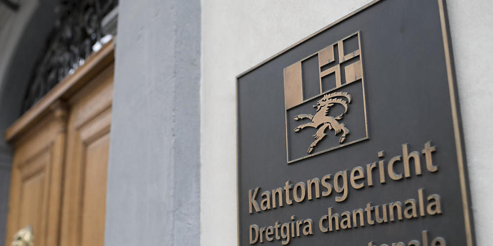 Die Justizkommission des Bündner Grossen Rates hat nach einer Strafanzeige aus St. Moritz gegen zwei Kantonsrichter und einen alt Kantonsgerichtspräsidenten "keine verdachtsbegründenden Momente" gegen die drei Magistraten gefunden. (Archivbild)