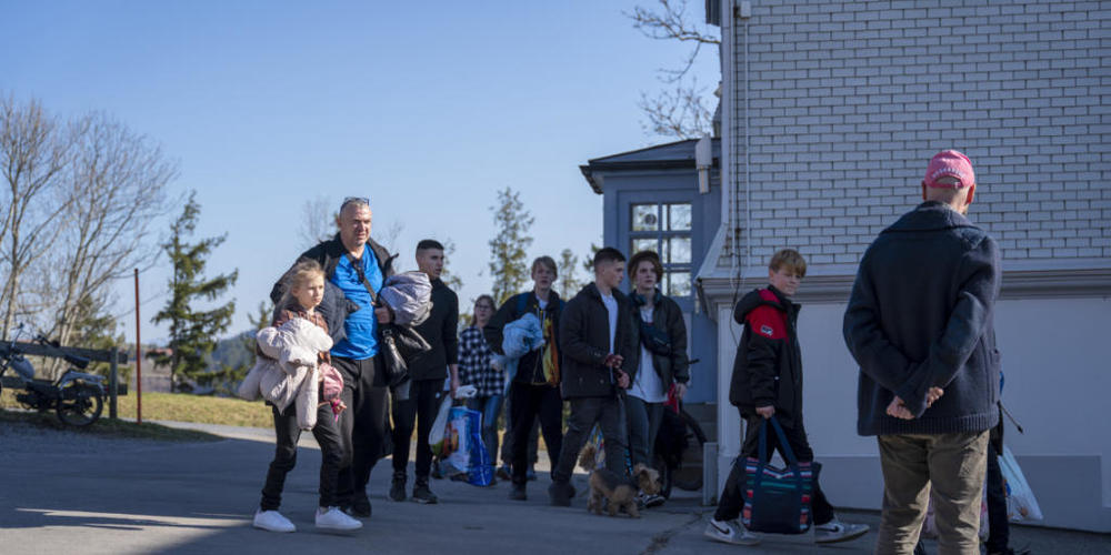Die ersten Pflegefamilien aus der Ukraine sind am 24. März mit dem Bus in Rehetobel AR angekommen.