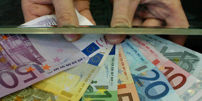 Epic Games und die Betreiber der Microsoft-Spielkonsole Xbox hatten im März angekündigt, alle Einnahmen aus "Fortnite" zwischen dem 20. März und dem 3. April zugunsten der Ukraine zu spenden. So kamen umgerechnet rund 130 Millionen Euro zusammen. ...