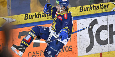 Davos' Schwede Mathias Brome freut sich diebisch über sein Tor