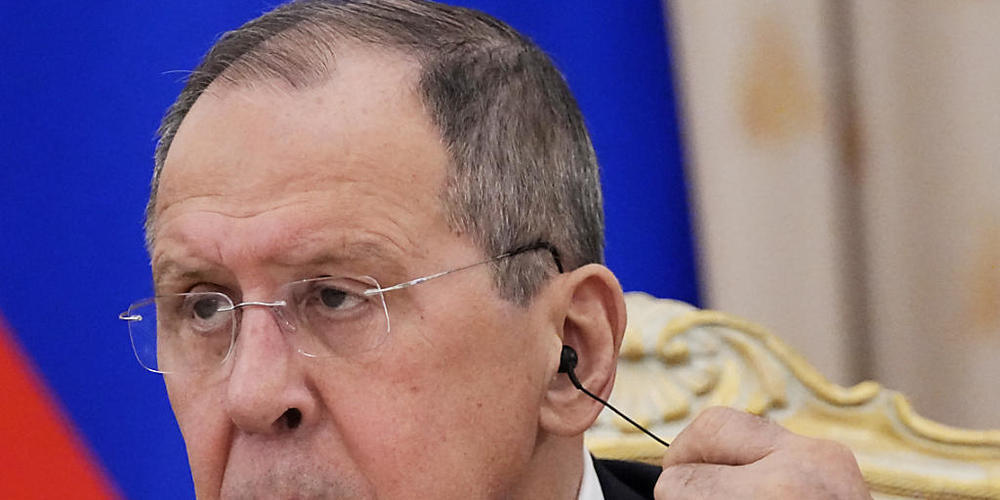 Der russische Außenminister Sergej Lawrow nimmt an einer Pressekonferenz teil. Foto: Alexander Zemlianichenko/Pool AP/dpa
