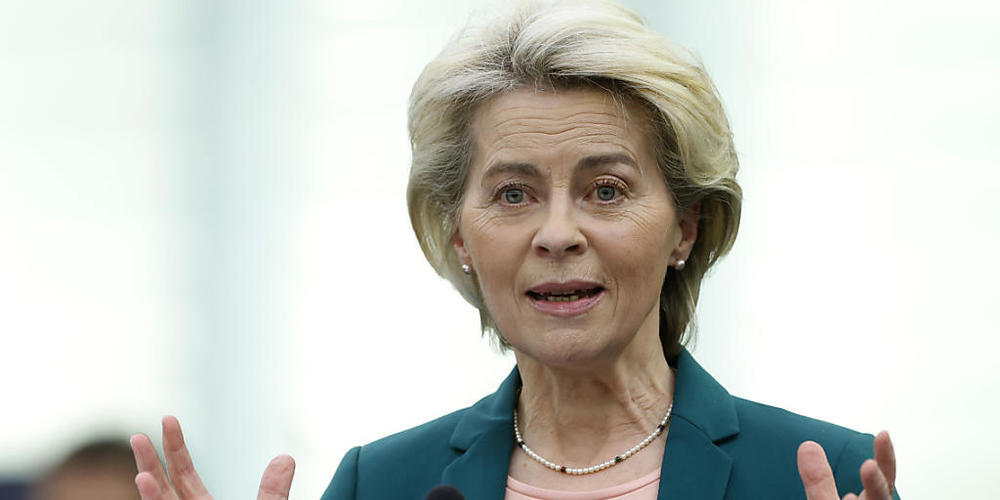 ARCHIV - Ursula von der Leyen, Präsidentin der Europäischen Kommission, spricht im Europäischen Parlament. Ungarn muss sich wegen möglicher Verstöße gegen die Rechtsstaatlichkeit als erstes Land einem Verfahren zur Kürzung von EU-Mitteln stellen, ...
