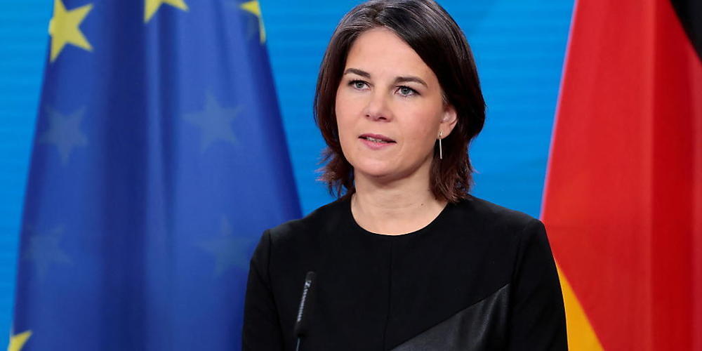 Deutschlands Außenministerin Annalena Baerbock nimmt an einer Pressekonferenz nach der Geberkonferenz für die Republik Moldau teil. Die Teilnehmer der Konferenz haben sich auf Finanzhilfen im hohen dreistelligen Millionenbereich für die Republik g...