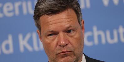 Mit einem umfassenden Massnahmenpaket will der deutsche Wirtschaftsminister Robert Habeck die Umsetzung der Ziele bei den erneuerbaren Energien vorantreiben. (Archivbild)