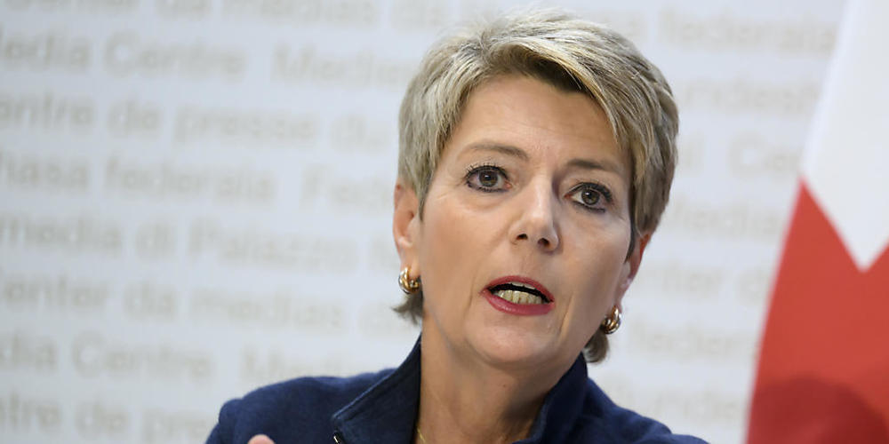 Die Schweizer Justizministerin Karin Keller-Sutter setzt sich für einheitliche europäische Regeln bei der Registrierung von Schutzsuchenden aus der Ukraine ein. (Archivbild)