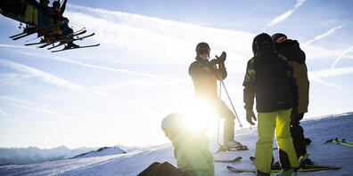 Blauer Himmel und weisser Schnee bescheren den Wintersportgebieten eine erfreuliche Saison 2021/2022.