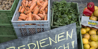 Foodsaver Jam mit geretteten Lebensmitteln in Basel: Der Bundesrat will mit einem Aktionsplan gegen die Verschwendung von Lebensmitteln vorgehen. (Archivbild)