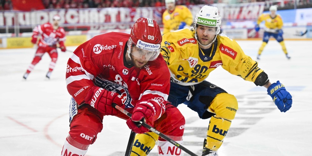SCRJ Lakers Dominic Lammer (l.) gegen Davos' Sven Jung