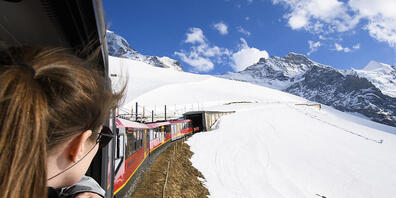 Die Jungfraubahn hat auch 2021 darunter gelitten, dass die Touristen ausblieben. Dennoch konnte sie ihren Verlust etwas eingrenzen auf 162'000 Franken, nachdem im Jahr davor noch ein Verlust von über 9 Millionen zu Buche gestanden hatte. (Archivbild)