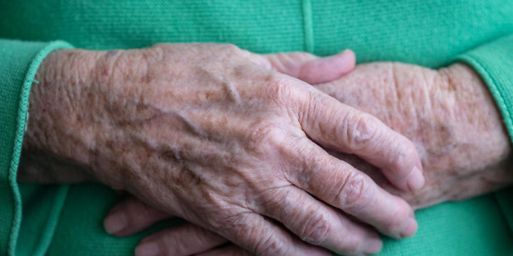 Die Zürcher Alters- und Pflegeheime sollen nicht dazu verpflichtet werden, Sterbehilfe vor Ort zuzulassen. Die Institutionen sollen selber darüber entscheiden dürfen. So will es die zuständige Kommission des Kantonsrats. (Symbolbild)