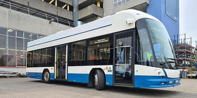 Die Verkehrsbetriebe Zürich nehmen acht neue Batterie-Busse in Betrieb, die auf verschiedenen Linien Dieselbusse ersetzen.