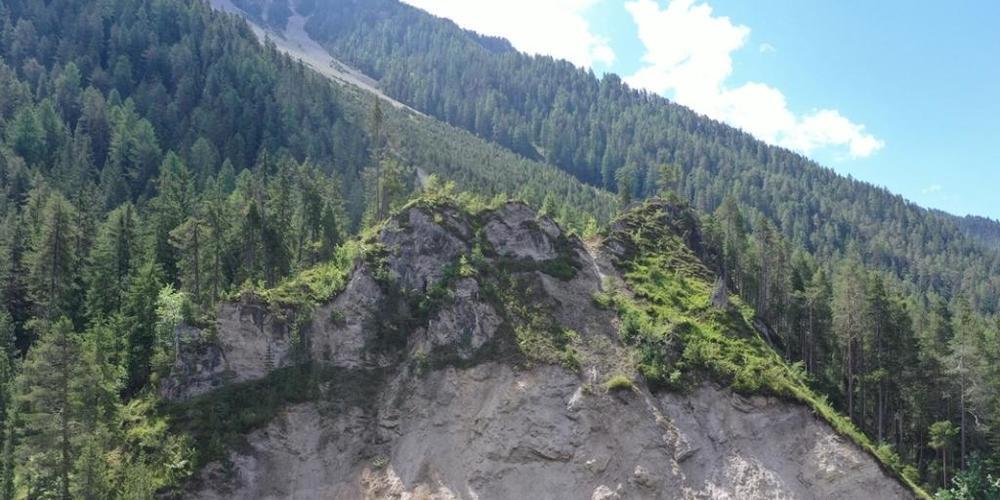 Die Steinschlagschutzverbauung im Gebiet Leidboden in der Zügenschlucht bei Davos erfüllt die Schutzwirkung nicht mehr und muss erneuert werden.