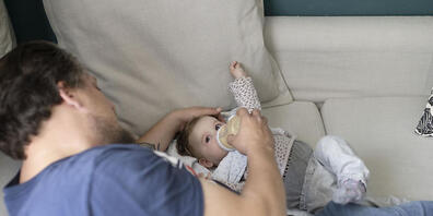 Die Gegner der Elternzeit-Initiative befürchten hohe Kosten und Ungerechtigkeiten. (Symbolbild)