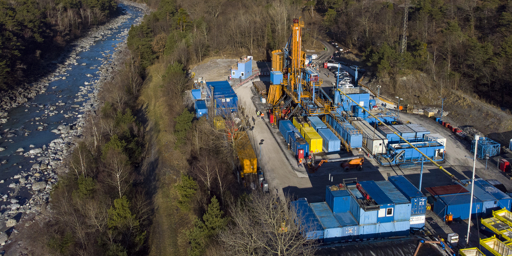 Das Geothermie-Projekt in Lavey-Les-Bains im Kanton Waadt ist ein Beispiel dafür, wie Erdwärme aus der Tiefe zu Energiezwecken genutzt werden kann.