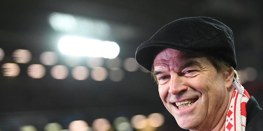 ARCHIV - Campino, Sänger der Band "Die Toten Hosen" und Fan des FC Liverpool, steht im Stadion in Liverpool. Foto: Sven Hoppe/dpa