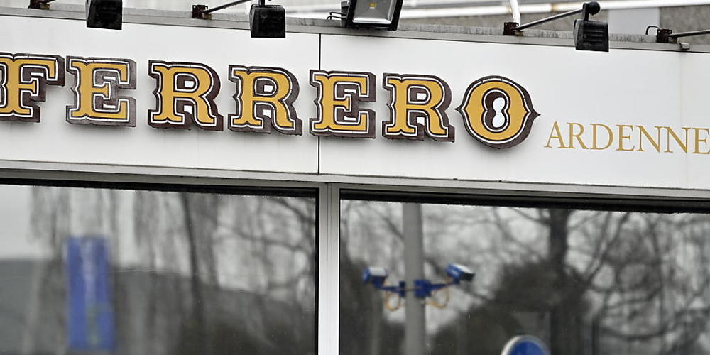 Die Ferrero-Fabrik in Arlon. Aufgrund von Salmonellen-Fällen in mehreren Ländern muss der Süßwarenhersteller Ferrero die Produktion in einer Fabrik in Belgien vorerst stoppen. Foto: Eric Lalmand/BELGA/dpa