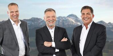 Finanzchef Peter Koch, CEO Roland Jung und Betriebschef Thomas Lützenrath wollen mit dem Ostschweizer Akku-Start-Up Swiss Clean Battery hoch hinaus. Geplant ist der Bau einer Grossfabrik und der Gang an die Schweizer Börse.(Bild der Firma)