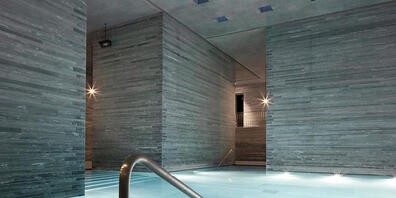 Die Gemeinde Vals kauft die berühmte Felsentherme für einen symbolischen Franken von Immobilienunternehmer Remo Stoffel zurück. (Archivbild)