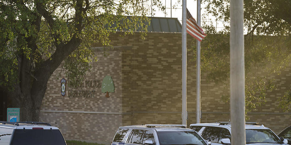 Nach dem verheerenden Schulmassaker im US-Bundesstaat Texas steht die Polizei wegen schwerer Versäumnisse stark in der Kritik. Foto: Jintak Han/ZUMA Press Wire/dpa