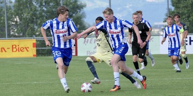 Die Nachwuchskicker von Odense BK in den blau-weiss-gestreiften Dressen gewannen das Finalspiel gegen Club América mit 2:0