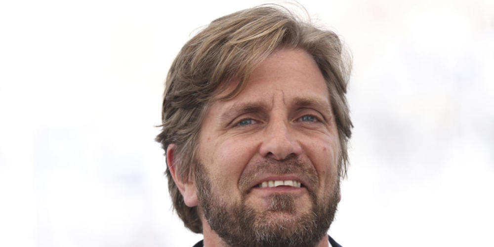 Ruben Östlund, Filmregisseur aus Schweden, hat beim 75. Filmfestival in Cannes die Goldene Palme gewonnen. Foto: Vianney Le Caer/Invision/AP/dpa