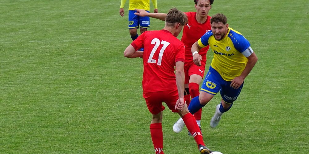 Der FC Au-Berneck 05 konnte mit «Leitbulle» Mario Zivic in Vaduz lange dagegenhalten (Archivbild)