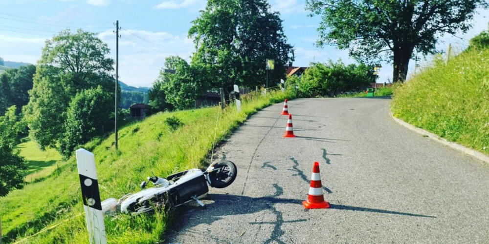 Die Hüeblistrasse musste wegen des Unfalls vorübergehend gesperrt werden.