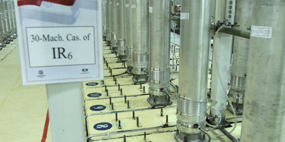 ARCHIV - Dieses von der iranischen Atomorganisation (AEOI) veröffentlichte Bild zeigt Zentrifugen in der Urananreicherungsanlage Natans. Foto: --/Atomic Energy Organization of Iran/AP/dpa - ACHTUNG: Nur zur redaktionellen Verwendung im Zusammenhan...