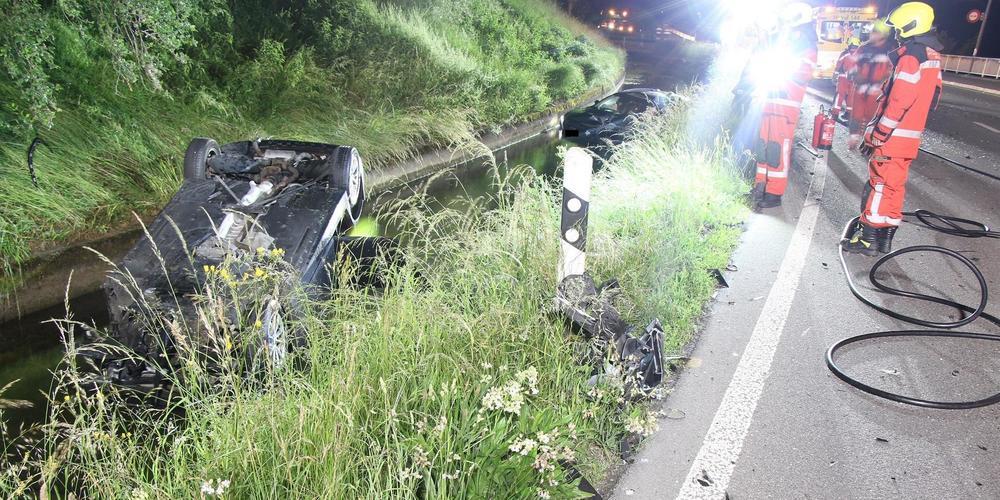 Wegen des Unfalls musste die Feuerwehr die Zürichstrasse mehrere Stunden sperren.