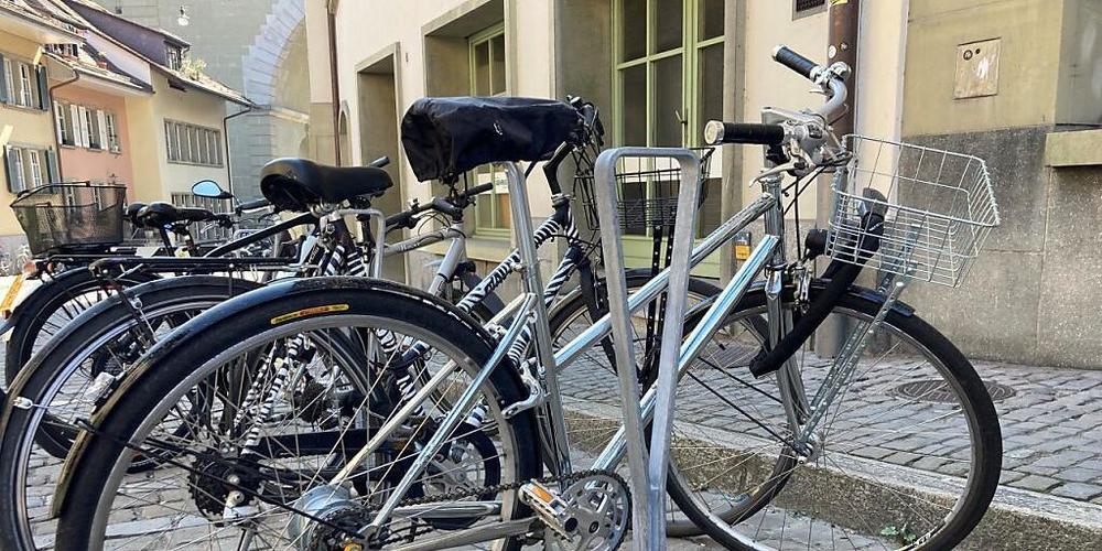 "Integriert sich dank seiner schlichten Form gut ins geschützte Stadtbild", sagt die Berner Stadtregierung zum Unesco-konformen Veloanbindepfosten.