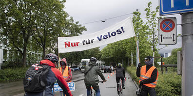 Das Obergericht Zürich hat die Zürcher Stadträtin Simone Brander (SP) freigesprochen. Ihre Teilnahme an einer Aktion für mehr Velowege im Mai 2020 war nicht strafbar. (Archivbild)