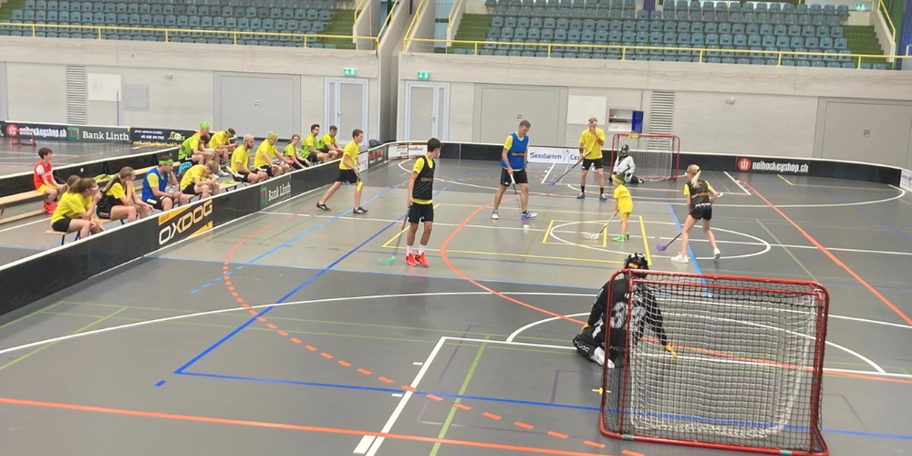 Gespielt wurde in bunt gemischten Teams von den Kleinsten bis zu den Mitgliedern der ersten Mannschaft.